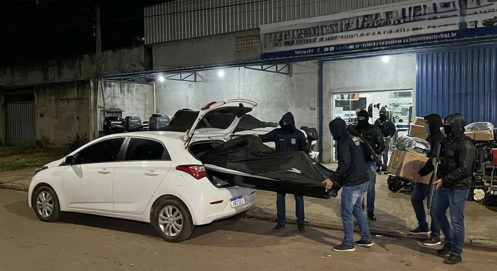 Com fuzis, bando invade empresa em Porto Velho e rouba jet ski, motocicleta e eletrônicos